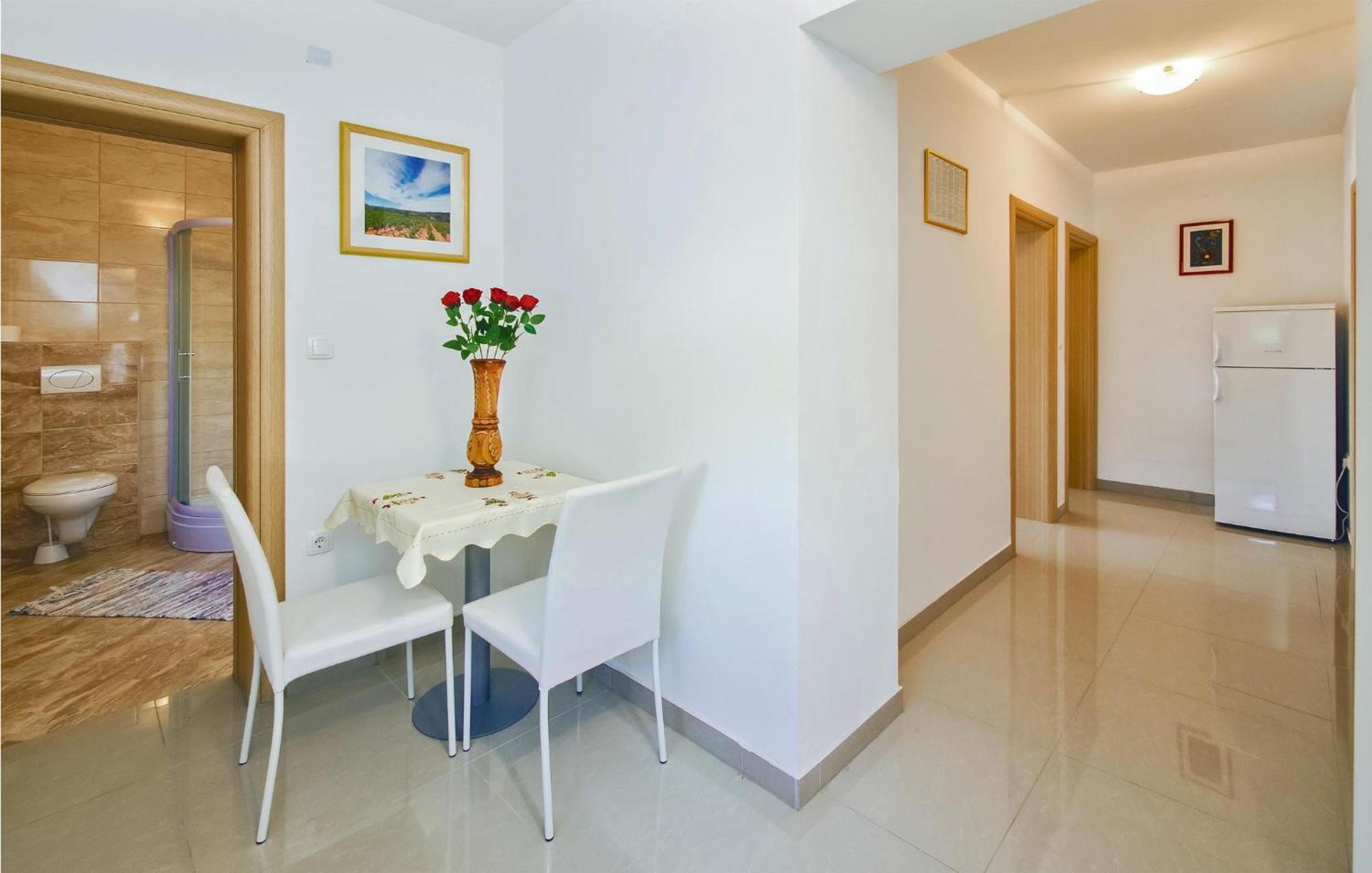 2 Bedroom Awesome Apartment In Mali Rat Sumpetar Bagian luar foto