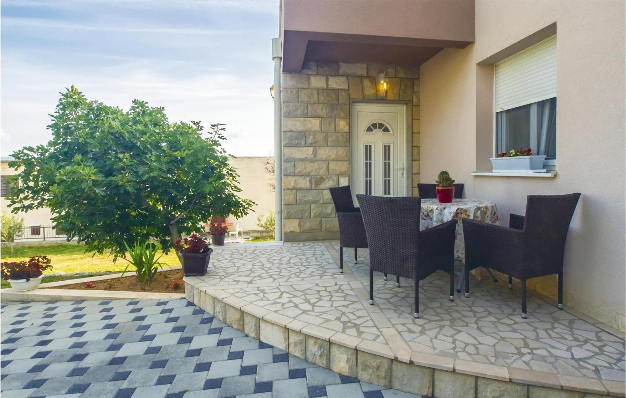 2 Bedroom Awesome Apartment In Mali Rat Sumpetar Bagian luar foto